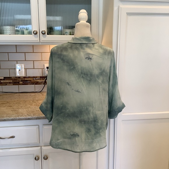 The Line of Style Green Tie Dye Knot Front Top Size Large - Picture 4 of 8